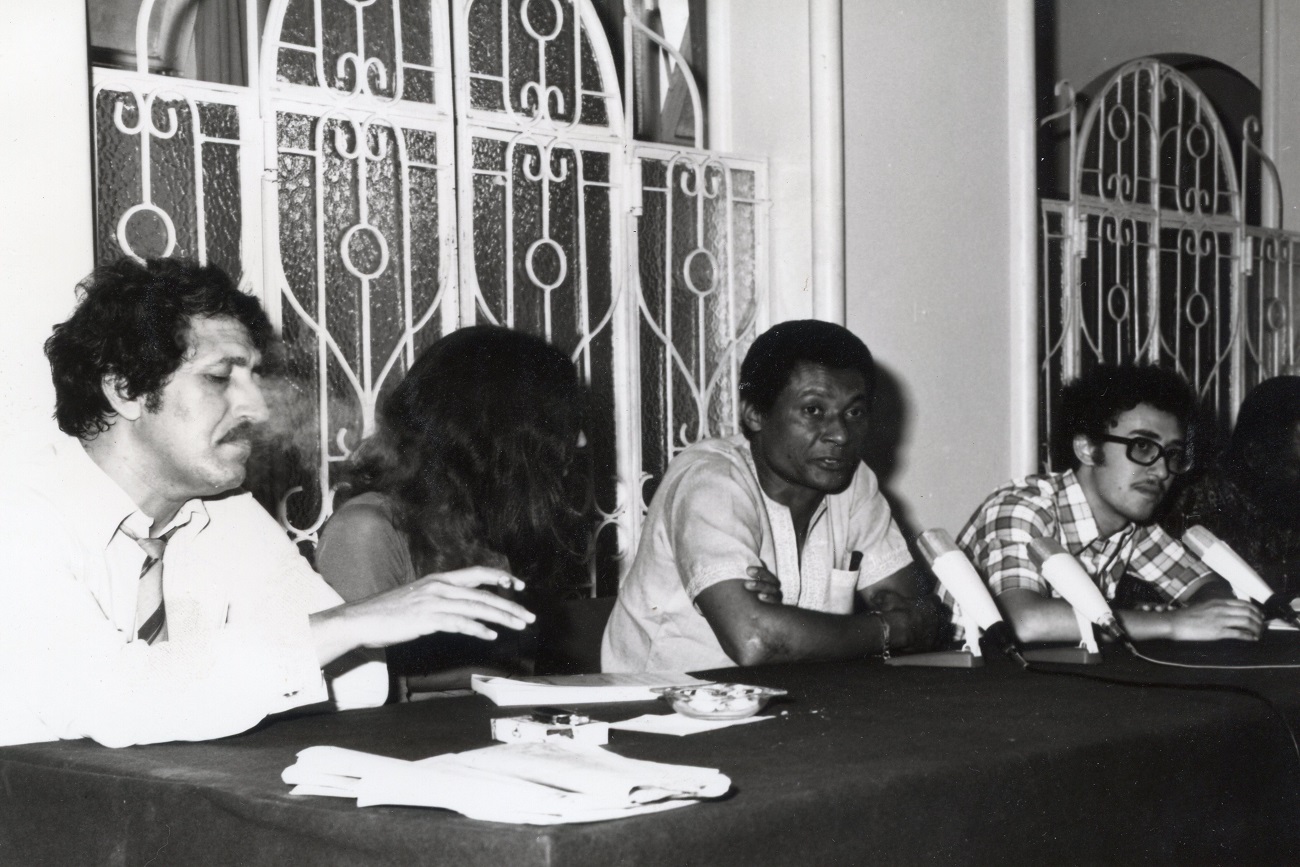 Tahar Cheriaa, the tireless promoter of the cine-club spirit, continued to attend the discussions at the JCC: here in 1972 with the Gabonese filmmaker Philippe Mory for his film 'Les tam-tams se sont tus' (The Drums Fell Silent)