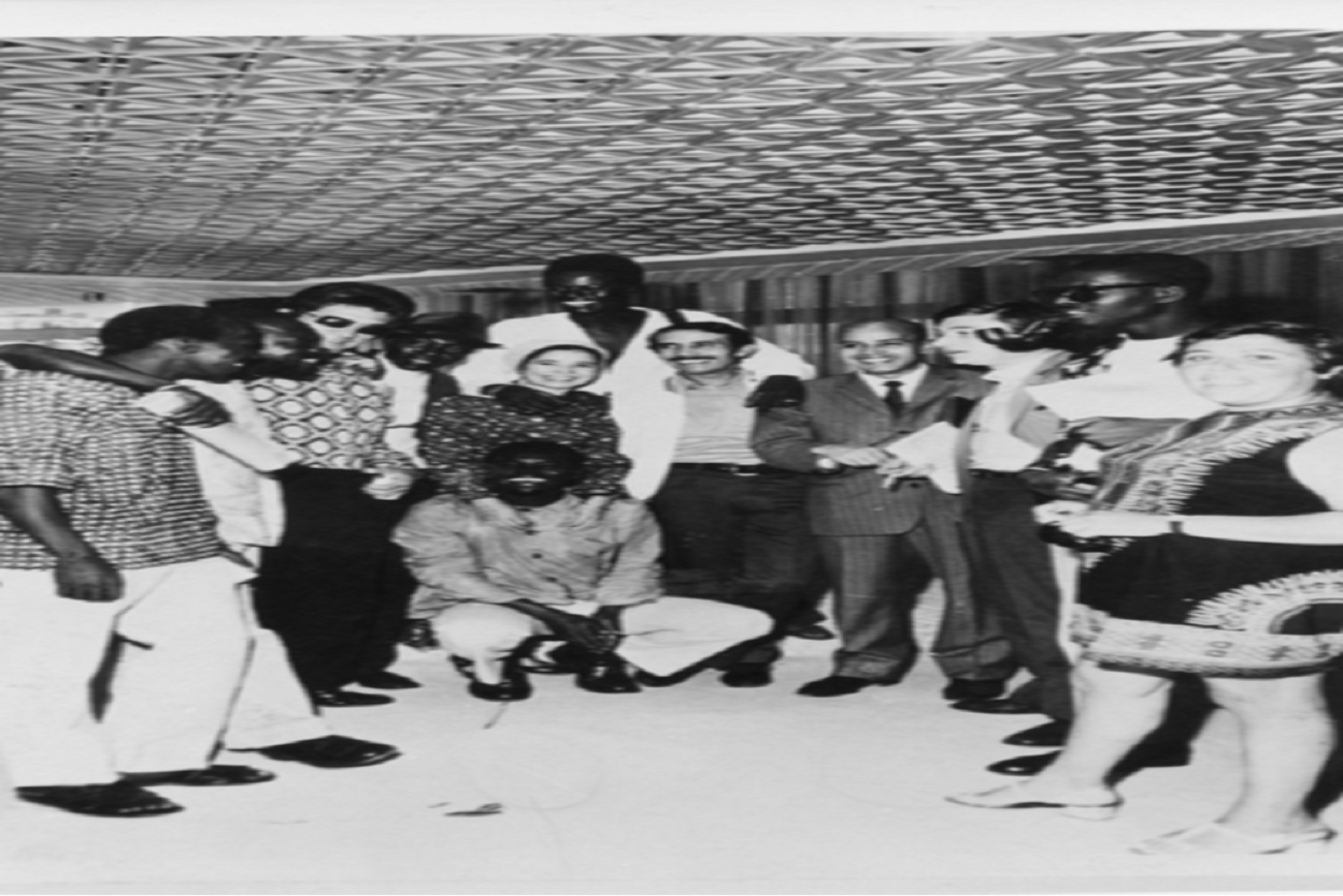 Fondation de la FEPACI aux JCC 1970, les 'Cinéastes Sénégalais Associés' rencontrent leurs collègues maghrébins.