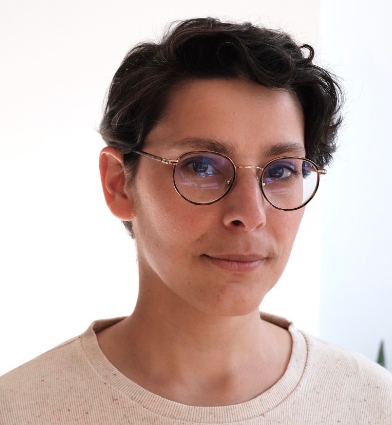 السيرة الذاتية - نينا خادة